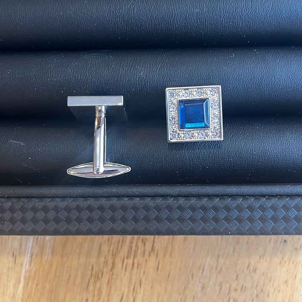 Cuff links - Picture 3 of 3